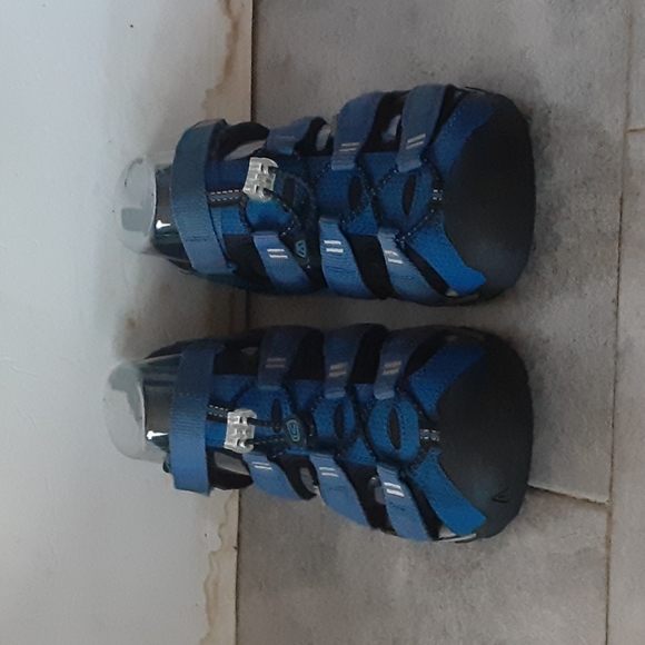 KEEN  sandalias  size  6 men - Picture 4 of 5